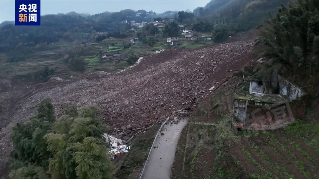 山体滑坡发生前有何征兆？如何避险？