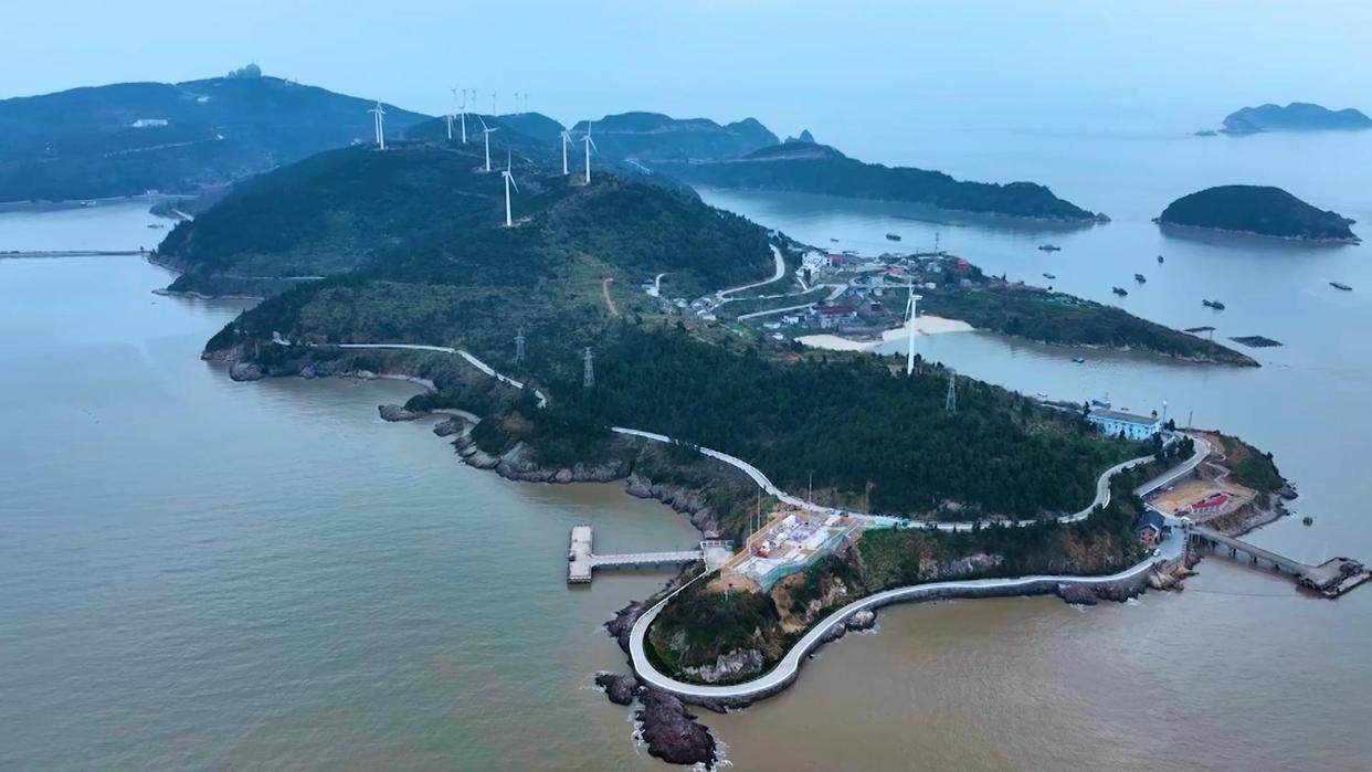 努力成长为有知识、有品德、有作为的新一代建设者