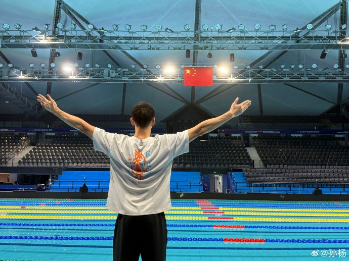 泳坛老将再战全国游泳冠军赛，坚韧拼搏的孙杨配得上众人掌声