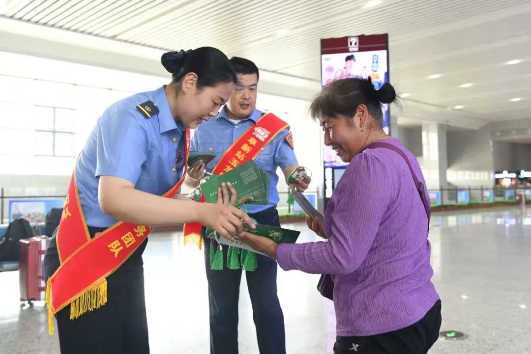 全国铁路1000余个站车，广泛开展“我的铁路风景：美好旅途 粽享端午”文化互动活动
