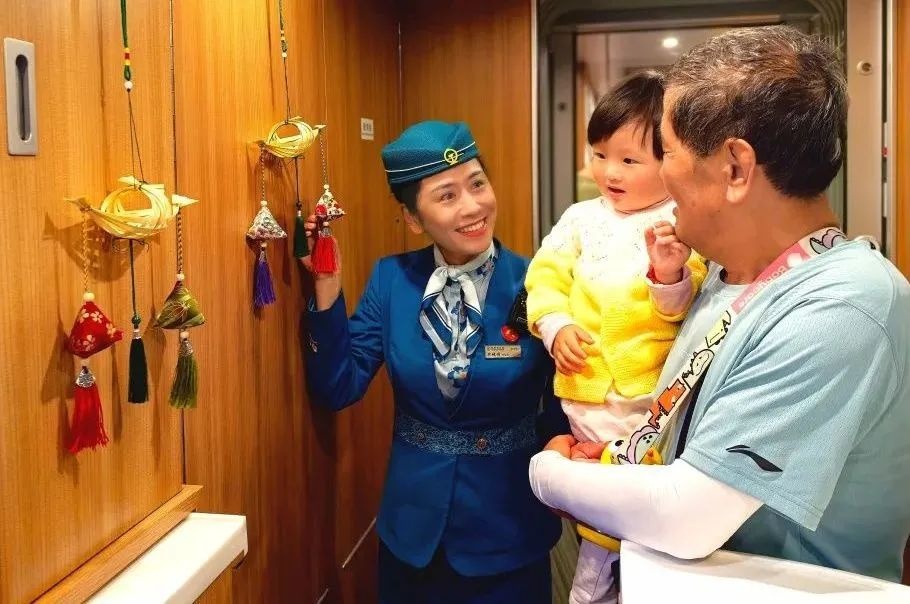 全国铁路1000余个站车，广泛开展“我的铁路风景：美好旅途 粽享端午”文化互动活动