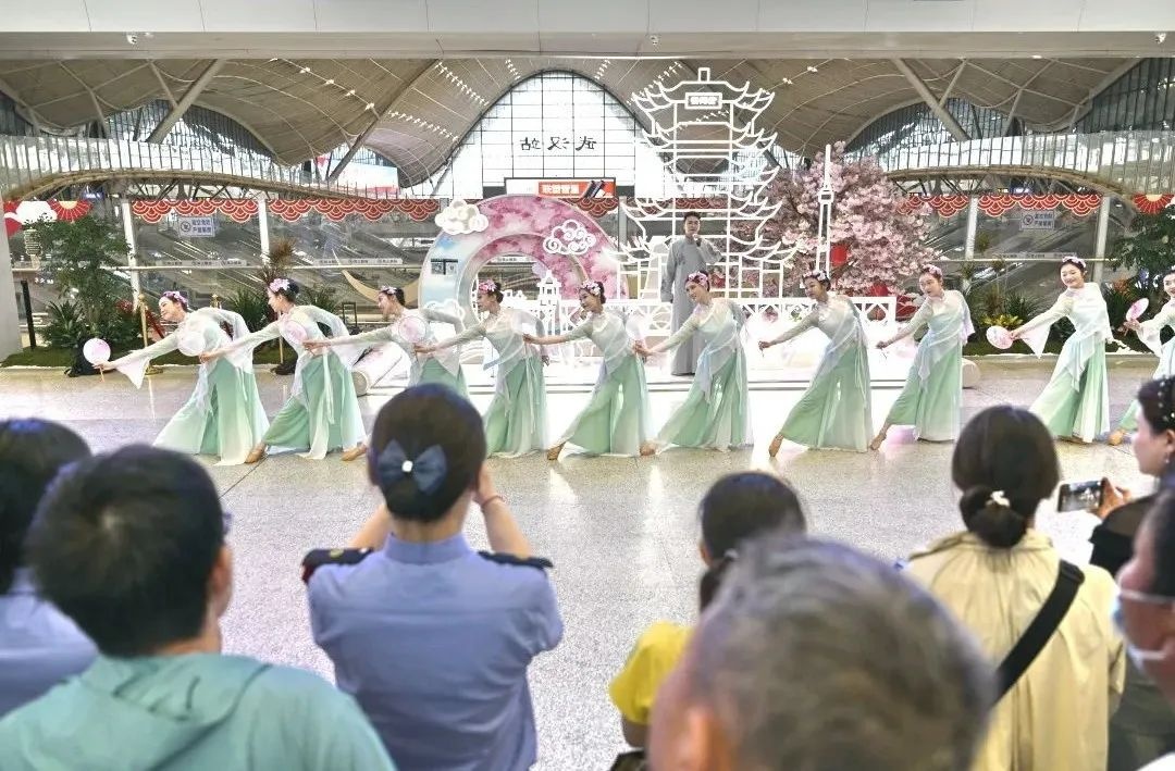 全国铁路1000余个站车，广泛开展“我的铁路风景：美好旅途 粽享端午”文化互动活动