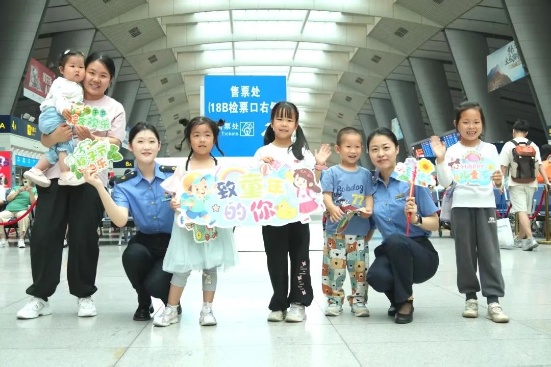 全国铁路1000余个站车，广泛开展“我的铁路风景：美好旅途 粽享端午”文化互动活动