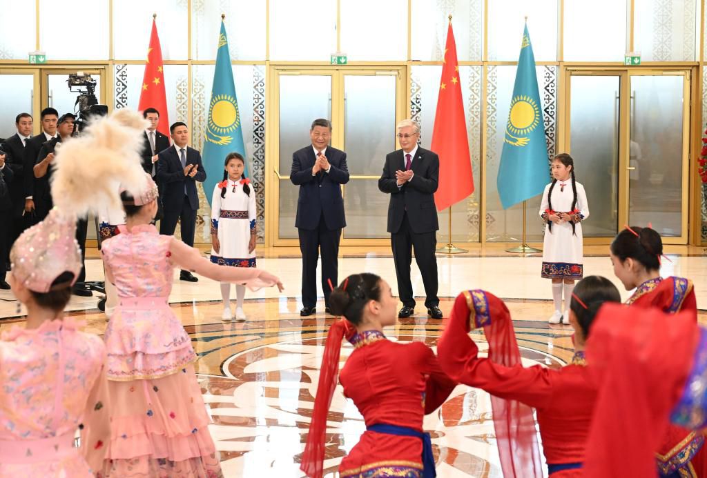 高清大图丨习主席在阿斯塔纳的精彩瞬间