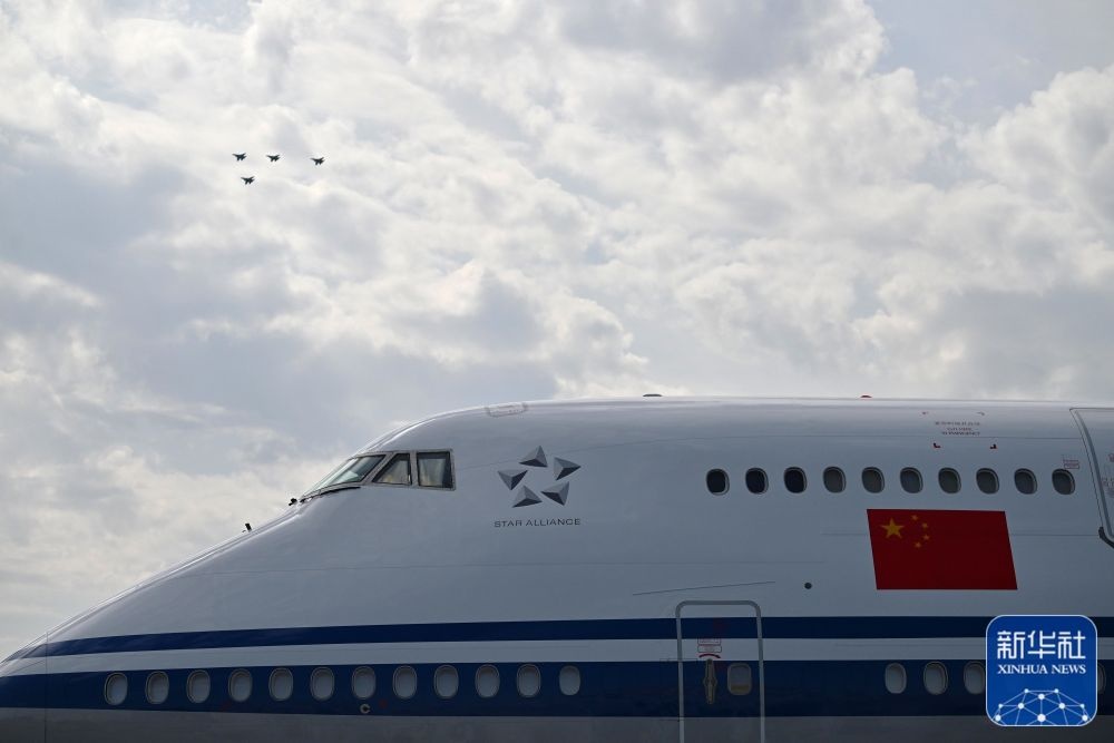 新华图讯丨习近平乘专机离开阿斯塔纳