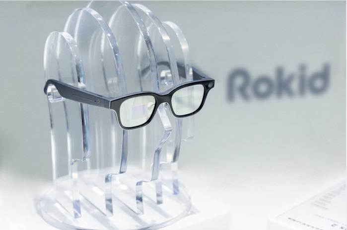 Rokid 上线全球第一个智能眼镜支付 内置支付宝