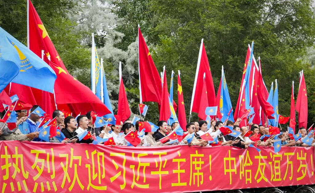 高清大图丨习主席在阿斯塔纳的精彩瞬间