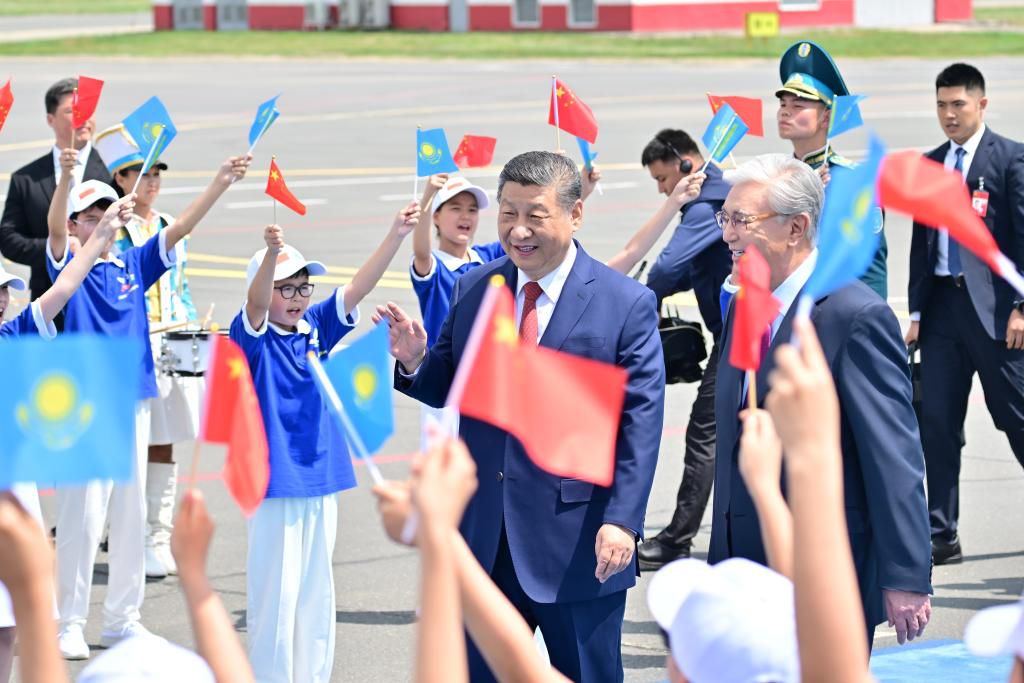 高清大图丨习主席在阿斯塔纳的精彩瞬间