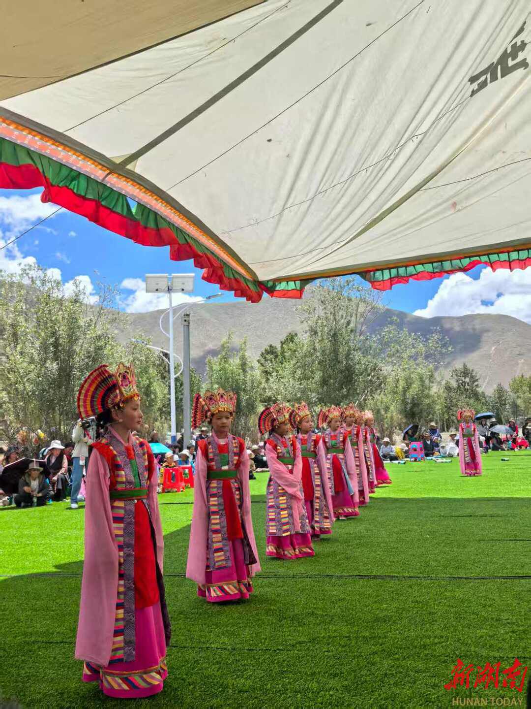 湘巴藏戏的希望,跟着小小的身影往前奔!