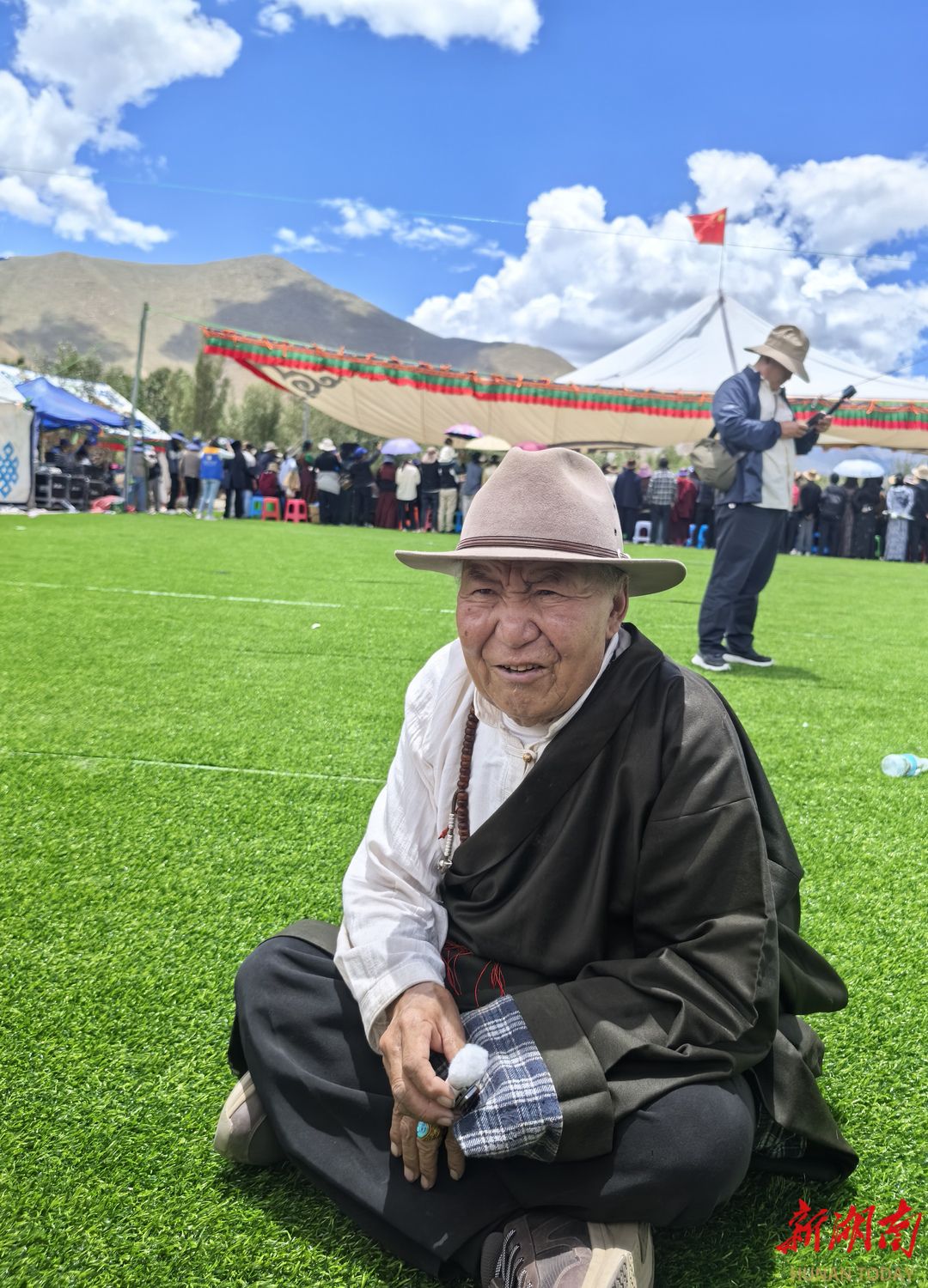 湘巴藏戏的希望,跟着小小的身影往前奔!