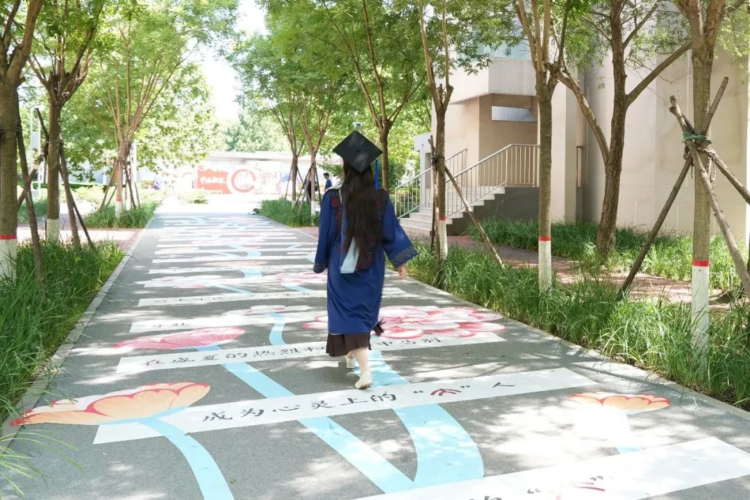 从新燕园出发,一路生花——祝2025届学子毕业快乐!