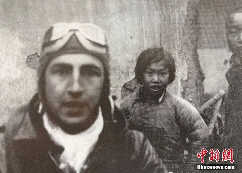 这名美国退役陆军中校为何往来“飞书”580余封中国“寻亲”？