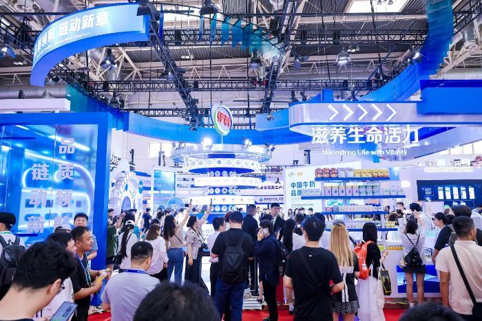 从追赶到超越！“链主”伊利三赴链博会，书写中国奶业品质答卷