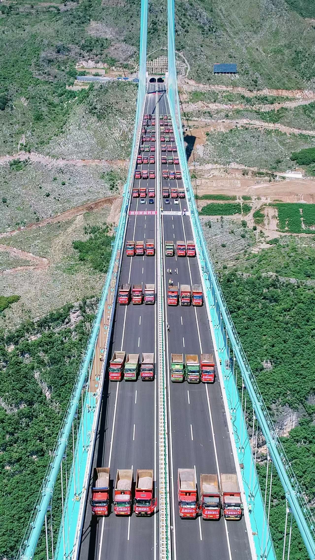 双桥飞渡北盘江:从烽火记忆到复兴之路的钢索跨度