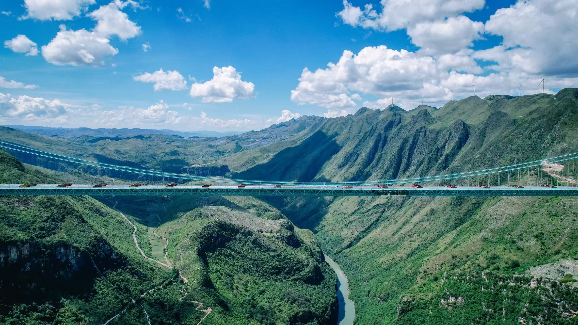 双桥飞渡北盘江:从烽火记忆到复兴之路的钢索跨度