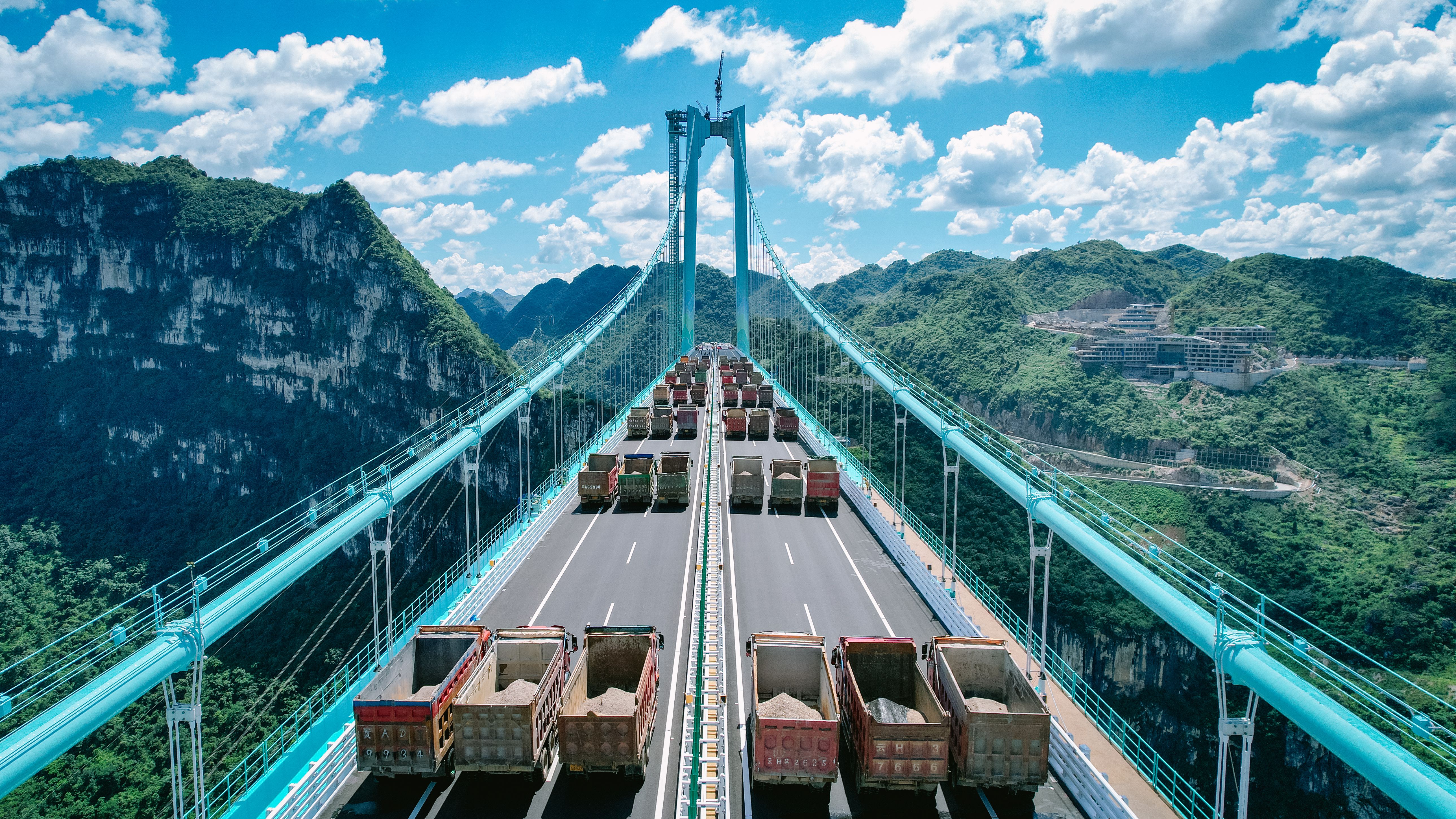 双桥飞渡北盘江:从烽火记忆到复兴之路的钢索跨度