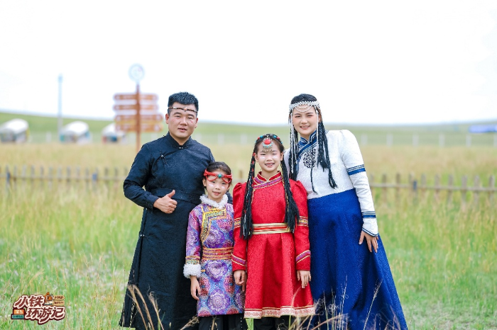 从“老铁”到“小铁”，这档亲子微综艺何以打动人心？