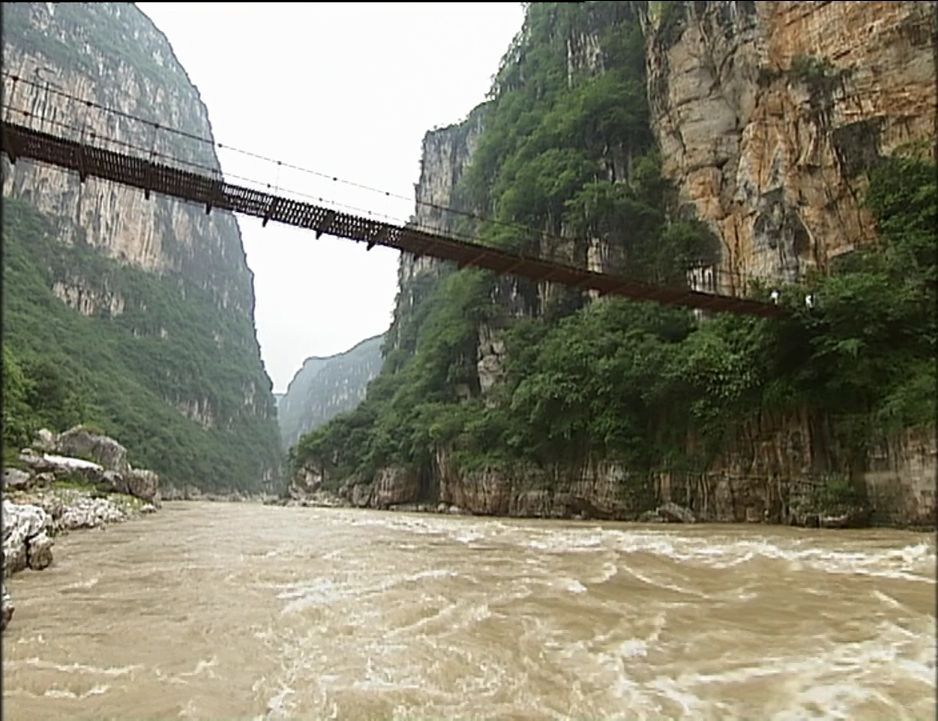 双桥飞渡北盘江:从烽火记忆到复兴之路的钢索跨度