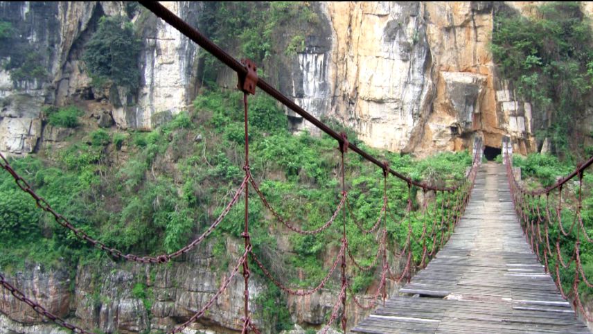 双桥飞渡北盘江:从烽火记忆到复兴之路的钢索跨度