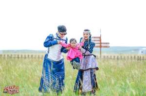 从“老铁”到“小铁”，这档亲子微综艺何以打动人心？