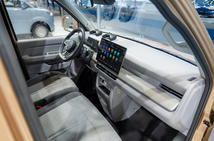 瑞驰汽车亮相2025世界智博会，以五大自研技术引领商用车智慧生态