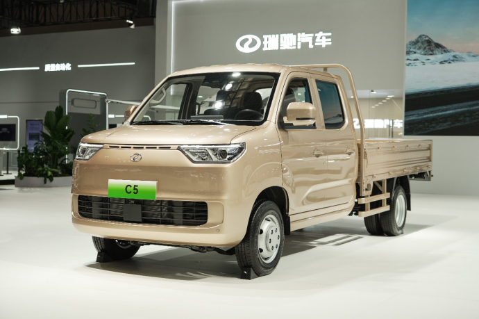 瑞驰汽车亮相2025世界智博会，以五大自研技术引领商用车智慧生态