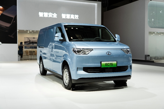 瑞驰汽车亮相2025世界智博会，以五大自研技术引领商用车智慧生态