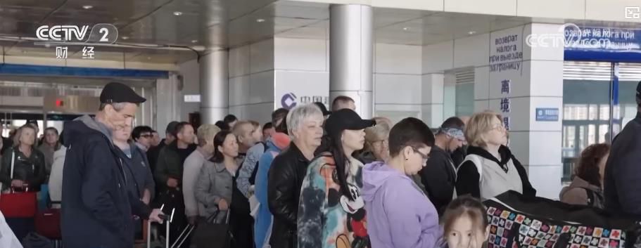 跨境游热度与消费力双攀升:双节入境客流创新高 “中国游 + 中国购” 热力迸发