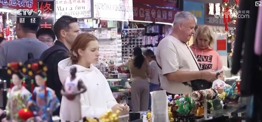 跨境游热度与消费力双攀升:双节入境客流创新高 “中国游 + 中国购” 热力迸发